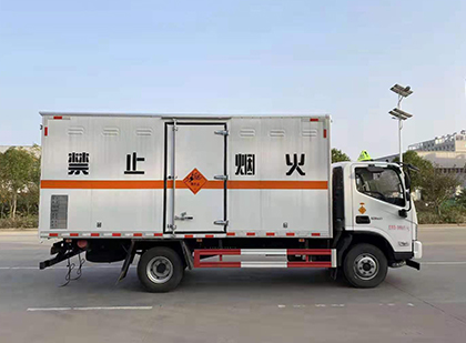 总口管理区爆破器材运输车