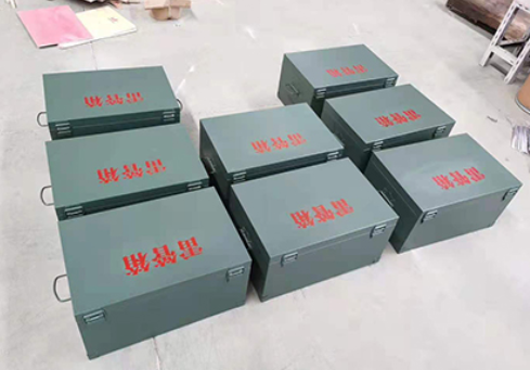 总口管理区炸药箱和雷管箱一般是怎么存放的？